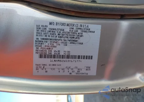 2003 Lincoln Town Car Signature from USA, damaged, VIN 1LNHM82W03Y671774